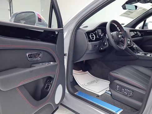 New 2025 Bentley Bentayga image 45