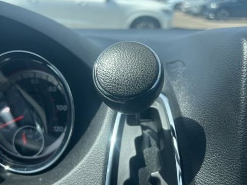 Used 2018 Dodge Grand Caravan SE w/ UConnect Hands-Free Group FWD image 18