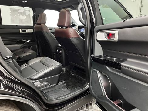 Used 2023 Ford Explorer Platinum w/ Technology Package image 36
