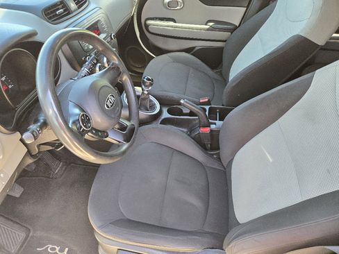 Used 2014 Kia Soul LX image 17