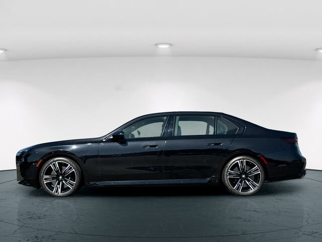 Used 2023 BMW 760i xDrive w/ Executive Package AWD/4WD image 3