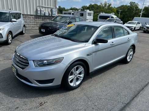 Used 2016 Ford Taurus SE FWD image 3