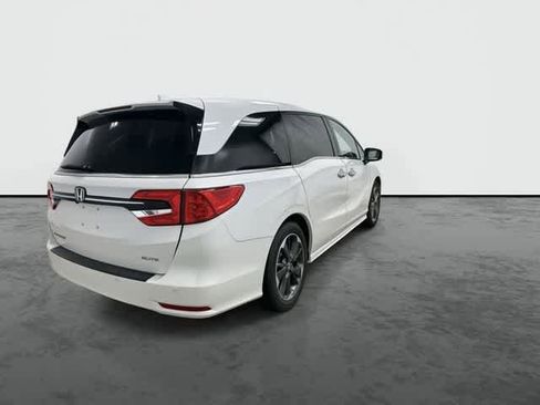Used 2024 Honda Odyssey Elite image 3