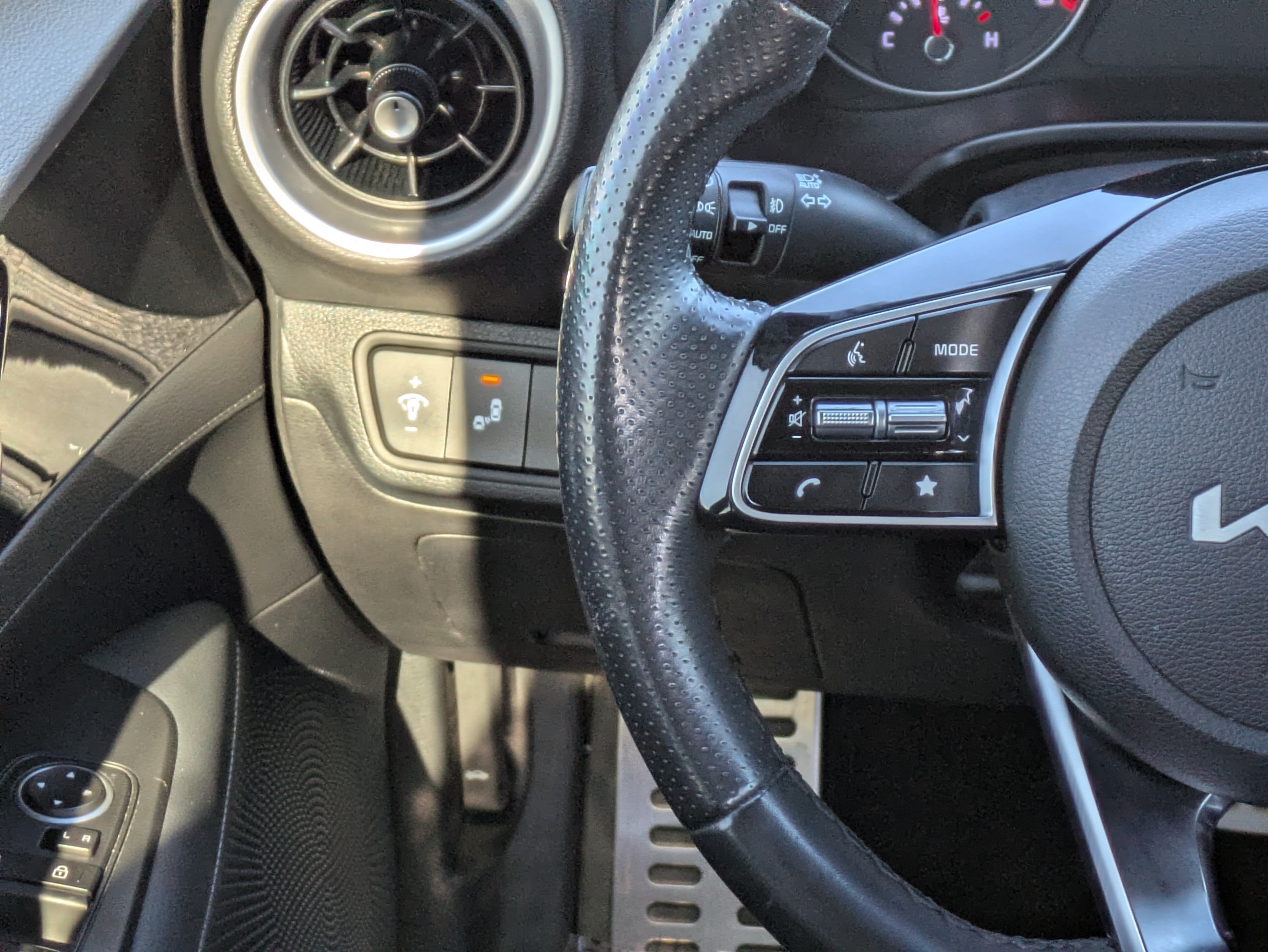 Certified 2024 Kia Forte GT-Line FWD image 22