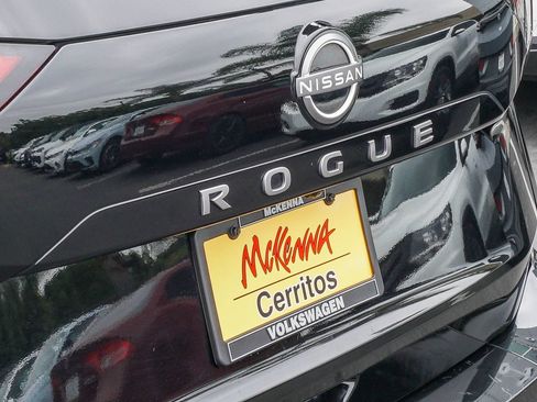 Used 2024 Nissan Rogue S FWD image 10