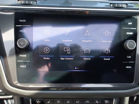 Used 2021 Volkswagen Tiguan SE R-Line image 35