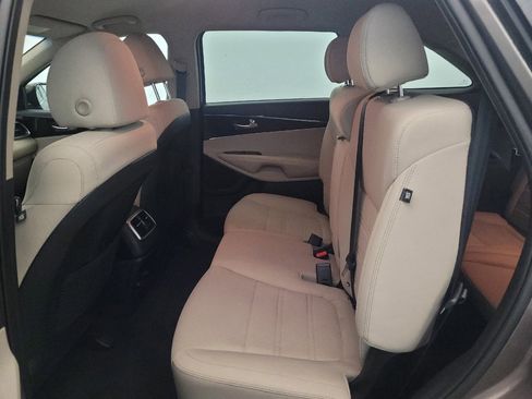 Used 2019 Kia Sorento FWD image 17