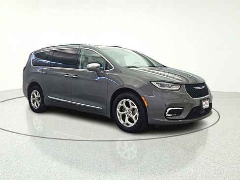 Used 2021 Chrysler Pacifica Limited w/ Premium & Safety Sphere Group AWD/4WD image 9