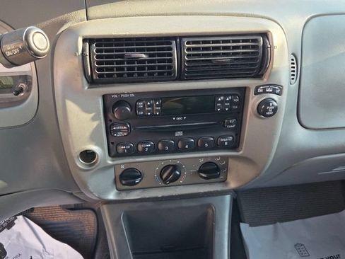Used 2004 Ford Explorer Sport Trac XLS RWD image 17