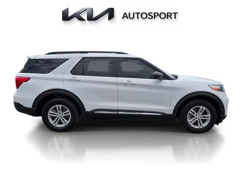 Used 2023 Ford Explorer XLT AWD/4WD image 7