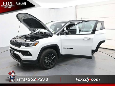 Used 2023 Jeep Compass Latitude w/ Sun and Sound Group AWD/4WD image 35