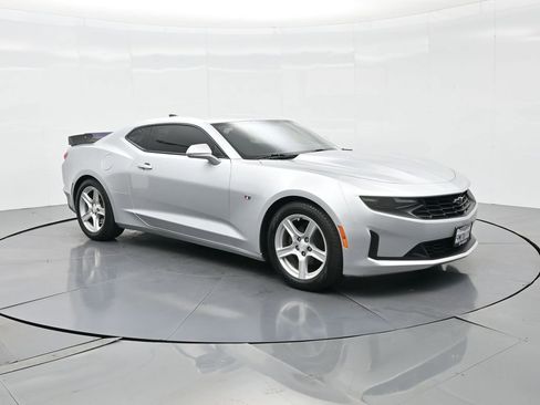 Used 2019 Chevrolet Camaro LT image 4