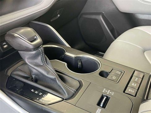 Certified 2022 Toyota Highlander XLE image 31