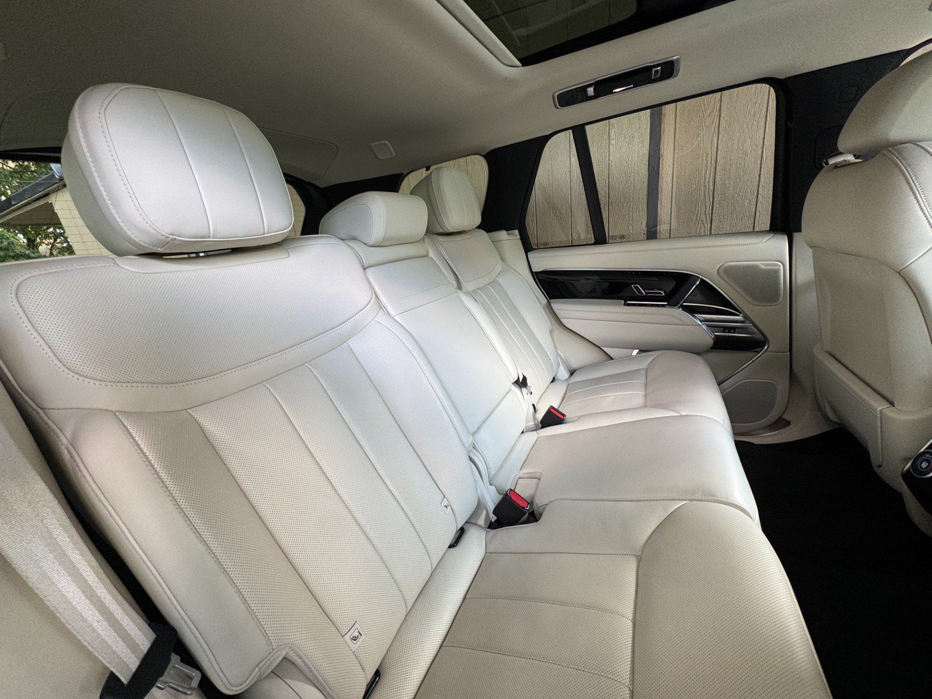 Used 2025 Land Rover Range Rover SE AWD/4WD image 31
