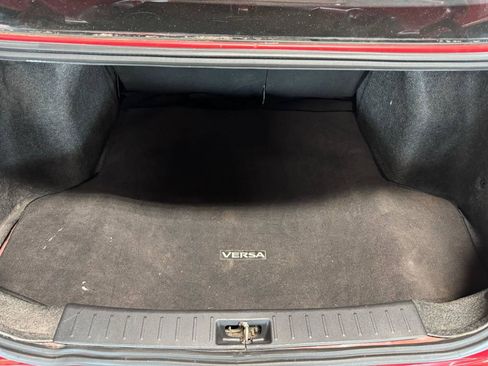 Used 2020 Nissan Versa SR FWD image 32