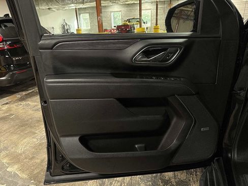 Used 2023 GMC Yukon SLT image 30