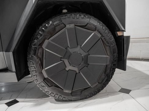 Used 2024 Tesla Cybertruck Cyberbeast AWD/4WD image 14