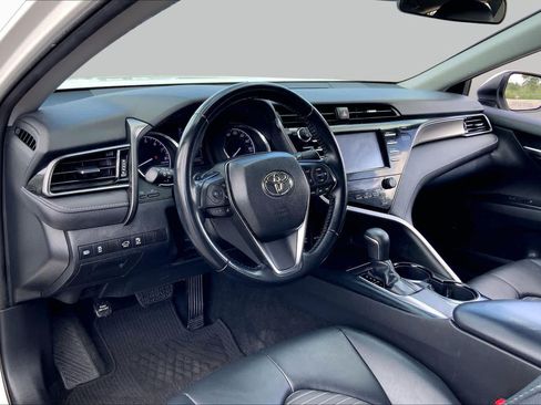 Used 2019 Toyota Camry SE FWD image 17