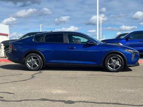 Used 2025 Kia K4 LXS image 3