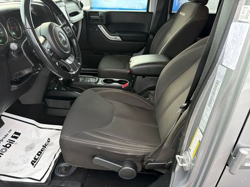 Used 2017 Jeep Wrangler Unlimited Sahara image 11