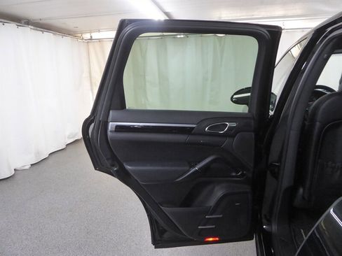 Used 2016 Porsche Cayenne AWD/4WD image 30