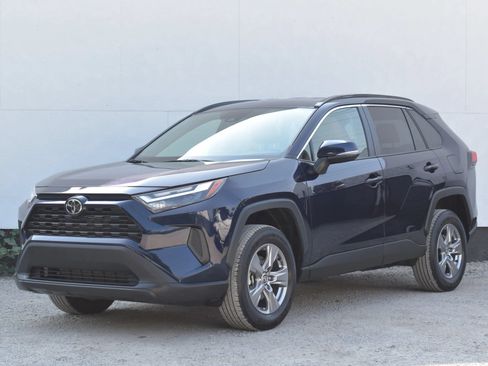 Used 2025 Toyota RAV4 XLE w/ Weather Package AWD/4WD image 8