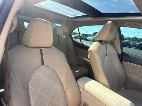 Used 2018 Toyota Camry XLE FWD image 18