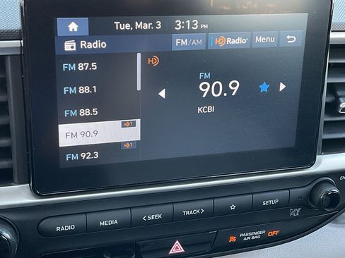 Used 2025 Hyundai Venue SEL image 30