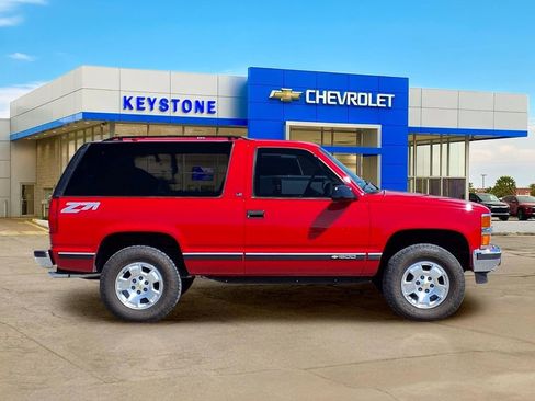 Used 1997 Chevrolet Tahoe 4WD 2-Door w/ Preferred Equipment Group 2 image 2