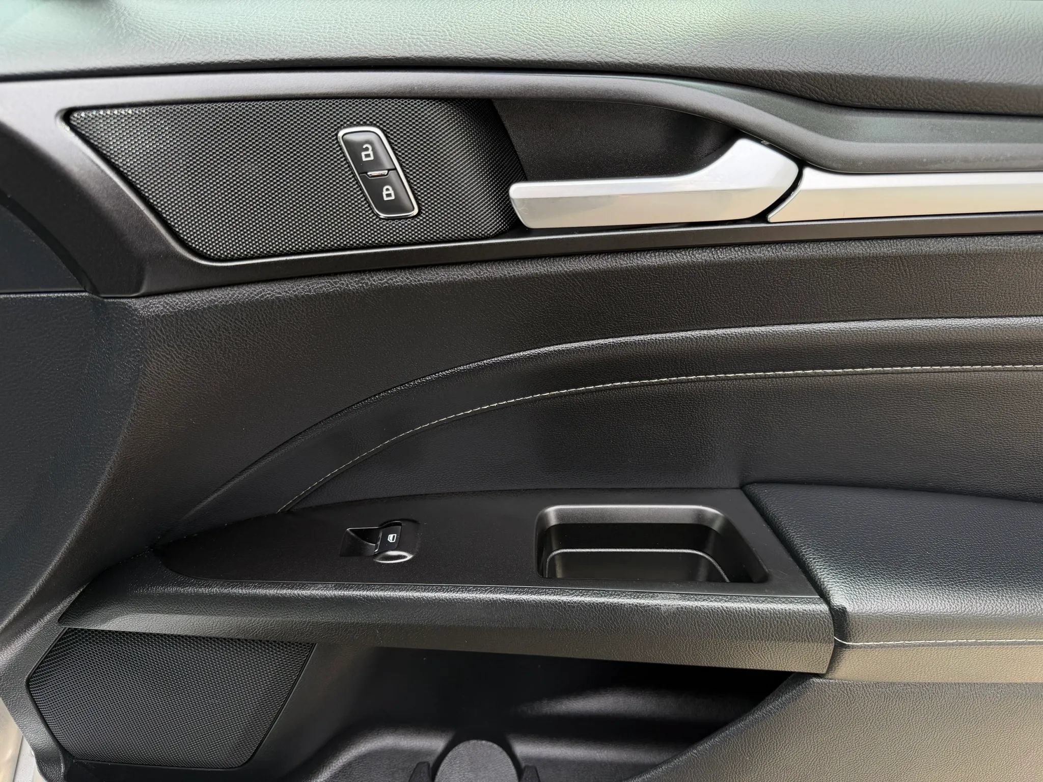 Used 2018 Ford Fusion Titanium AWD/4WD image 8