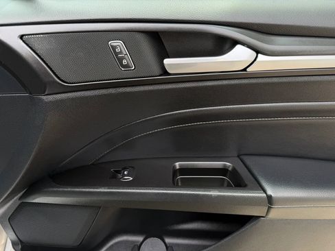 Used 2018 Ford Fusion Titanium image 8