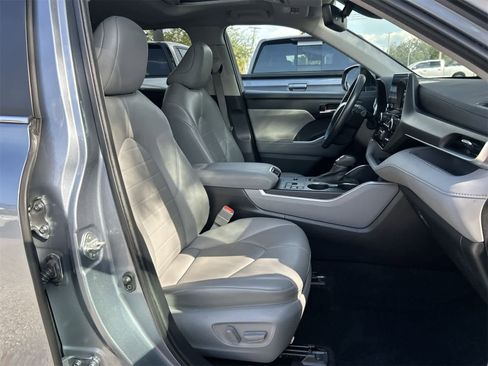 Used 2023 Toyota Highlander L image 14