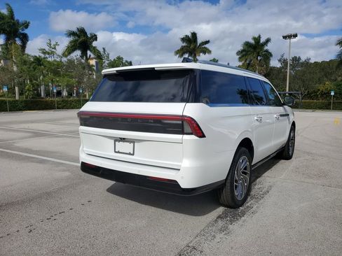 New 2025 Lincoln Navigator L Reserve AWD/4WD image 4