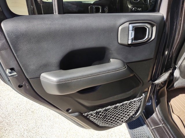 Used 2019 Jeep Wrangler Unlimited Sahara w/ Uconnect 4C Nav & Sound Group AWD/4WD image 18