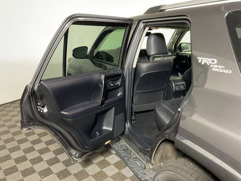 Used 2018 Toyota 4Runner TRD Off-Road AWD/4WD image 32