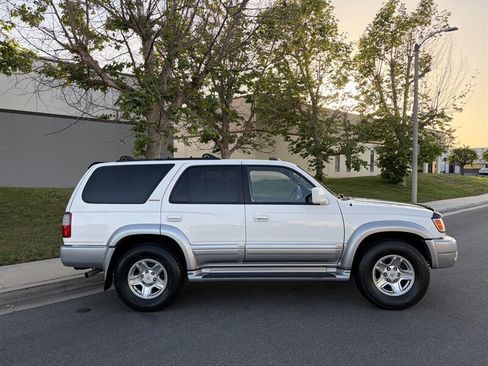 Used 2000 Toyota 4Runner Limited RWD image 2