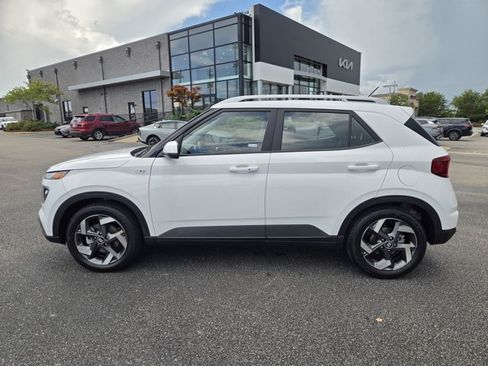 Used 2026 Hyundai Venue SEL FWD image 9