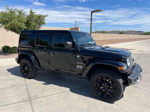 Used 2024 Jeep Wrangler Unlimited Sahara w/ Safety Group AWD/4WD image 5