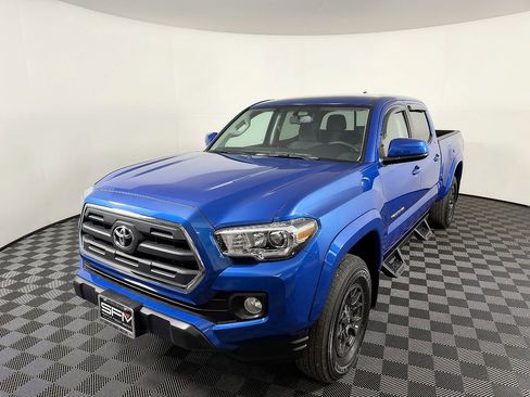 Used 2017 Toyota Tacoma SR5 w/ Tow Package AWD/4WD image 3