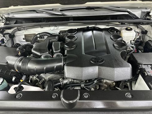 Used 2022 Toyota 4Runner SR5 Premium w/ Moonroof Package AWD/4WD image 18