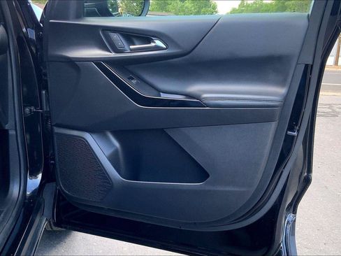 Used 2025 Chevrolet Equinox LT w/ Convenience Package II FWD image 24