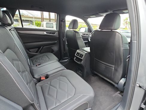 Certified 2024 Volkswagen Atlas Cross Sport SE FWD image 11