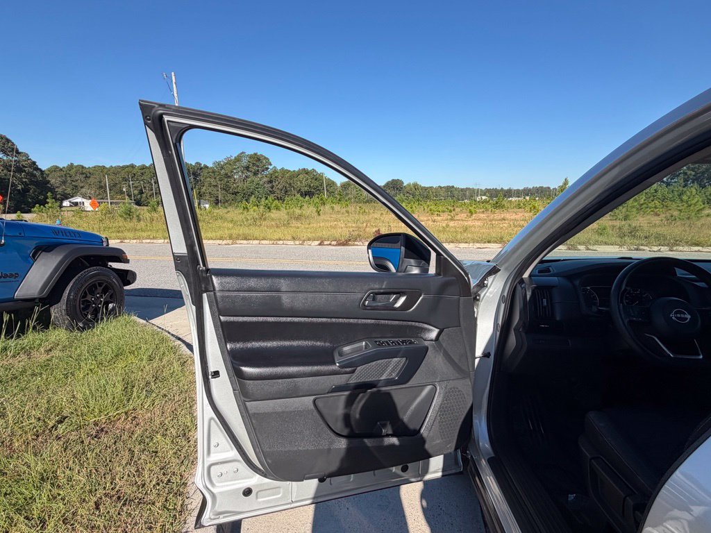 Used 2023 Nissan Pathfinder S FWD image 47