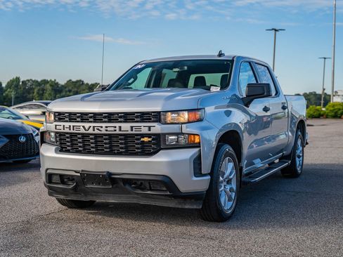 Used 2020 Chevrolet Silverado 1500 Custom w/ Custom Value Package image 3