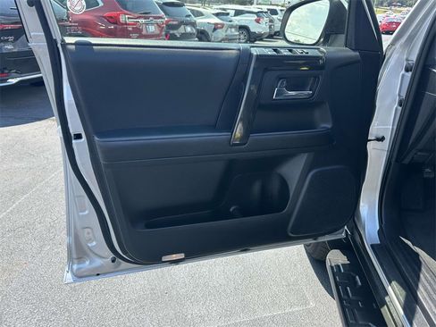 Used 2024 Toyota 4Runner TRD Off-Road Premium image 5