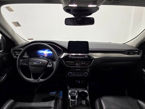 Used 2022 Ford Escape Titanium AWD/4WD image 2