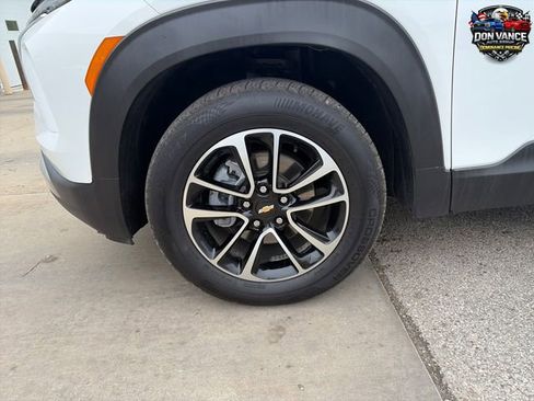 Used 2025 Chevrolet TrailBlazer LT AWD/4WD image 25