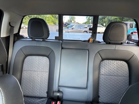 Used 2022 Chevrolet Colorado Z71 AWD/4WD image 32