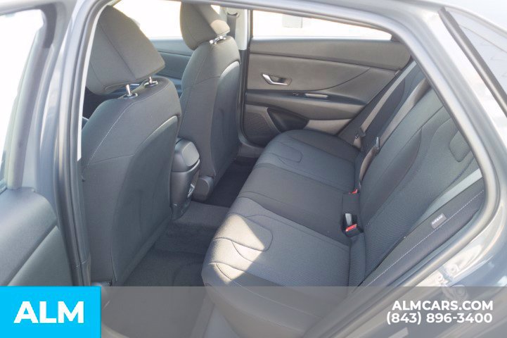 Used 2026 Hyundai Elantra SE FWD image 17