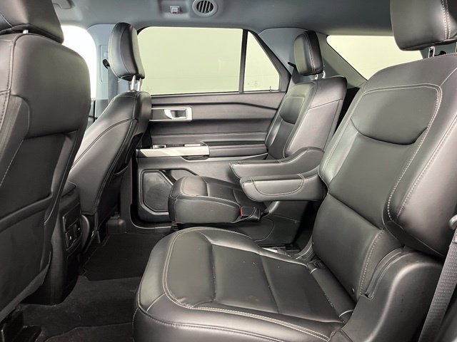Used 2022 Ford Explorer XLT w/ Equipment Group 202A AWD/4WD image 34